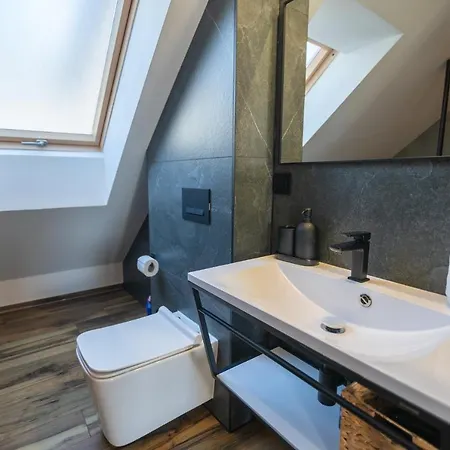 Invest Widok 800 C14 * شكلارسكا بوريبا